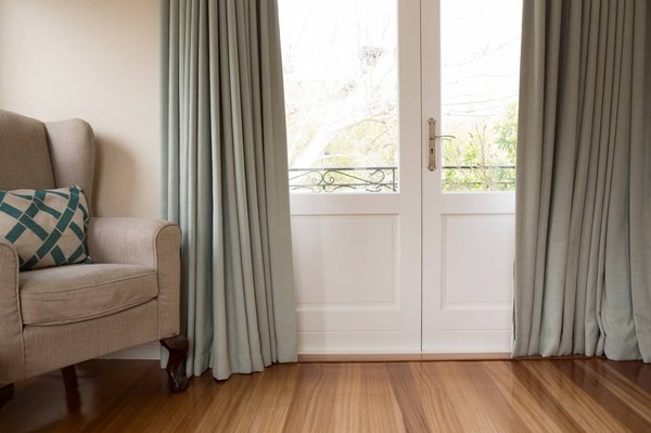 Comment choisir un coupe-vent pour la porte de ma maison ?