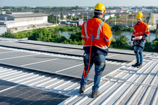 Confiez la pose de votre panneau photovoltaique à un spécialiste.