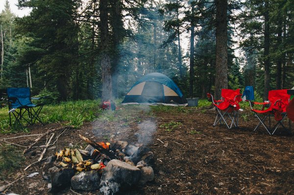 Comment le camping naturiste favorise-t-il le bien-être et la relaxation ?