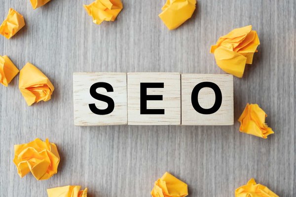 Comment les débutants peuvent-ils comprendre et appliquer le SEO ?