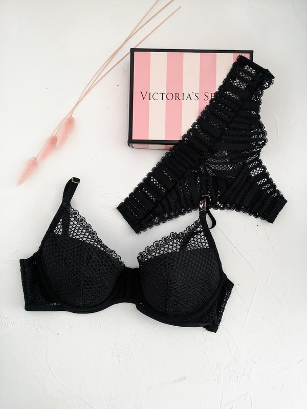 Lingerie de rêve : soutiens-gorge, maillots de bain et sous-vêtements en dentelle élégants
